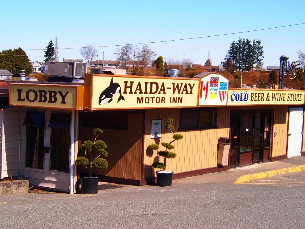 Haida Way Motor Inn Port Mcneill Ngoại thất bức ảnh