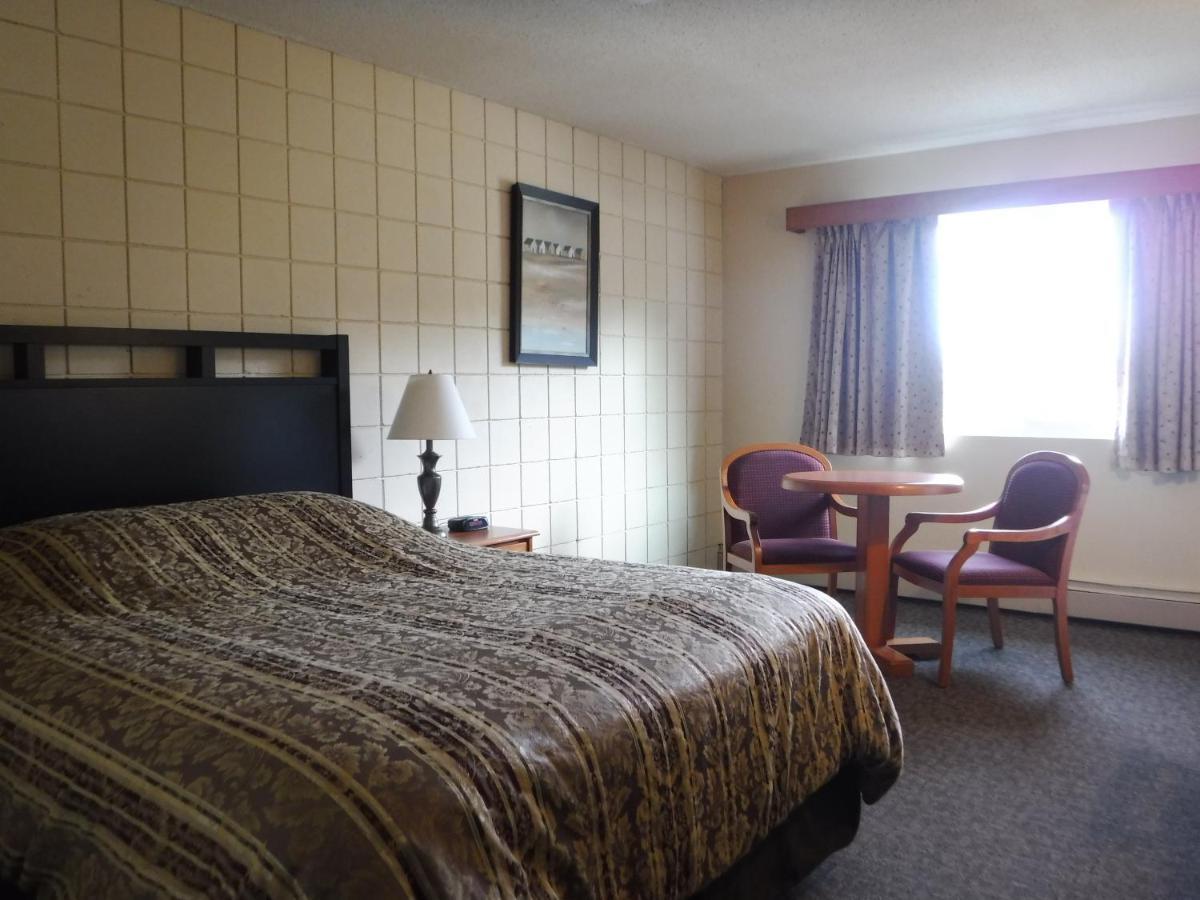 Haida Way Motor Inn Port Mcneill Ngoại thất bức ảnh