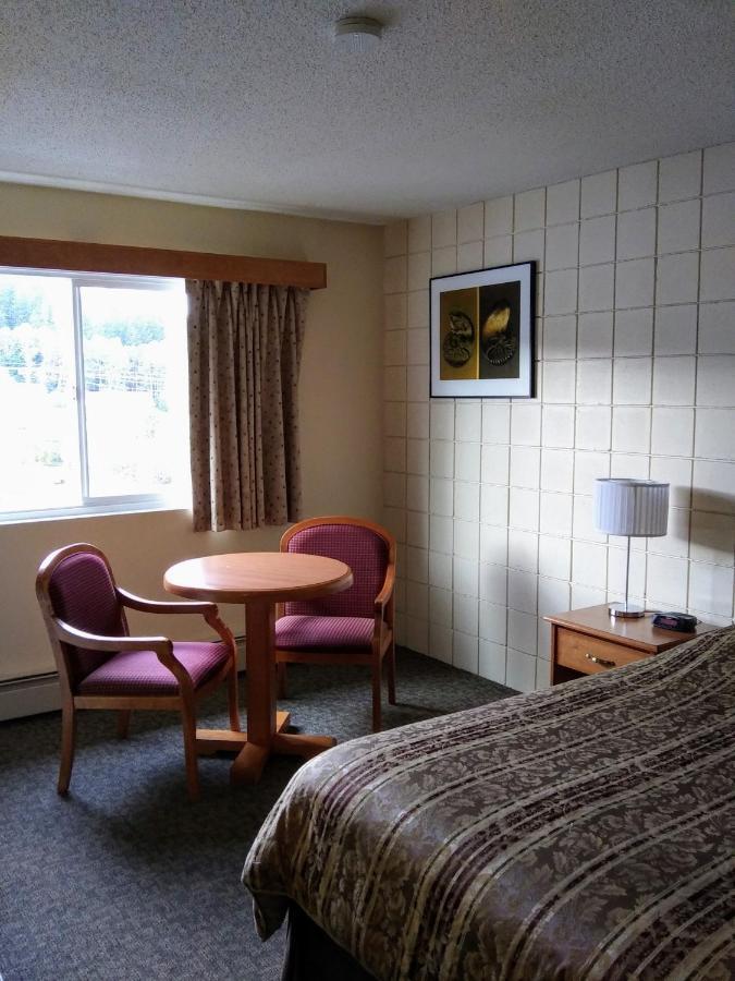 Haida Way Motor Inn Port Mcneill Ngoại thất bức ảnh