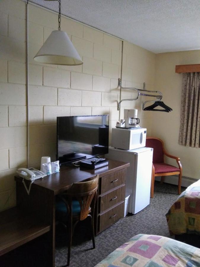 Haida Way Motor Inn Port Mcneill Ngoại thất bức ảnh